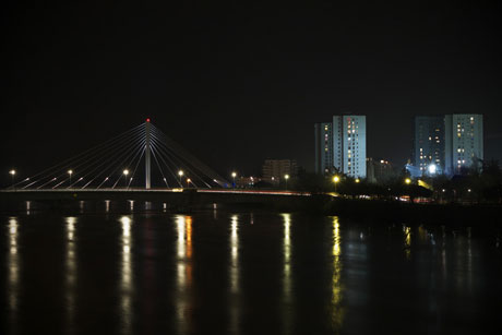 un-pont-de-nantes-la-nuit