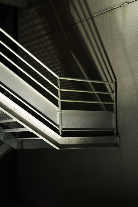 Escalier extérieur de la banque CIC face à la cité des congrès de Nantes